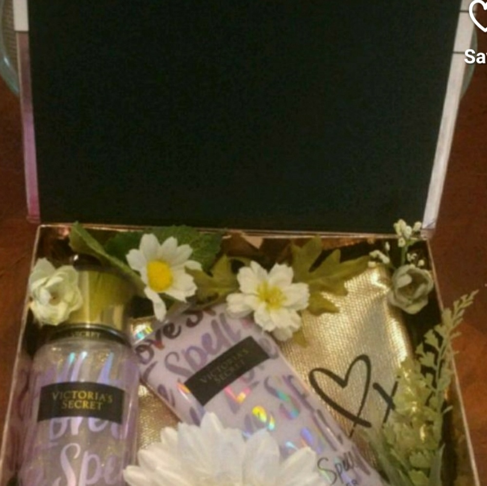 🔴SOLD🔴Victoria's Secret Mother's Day gift basket